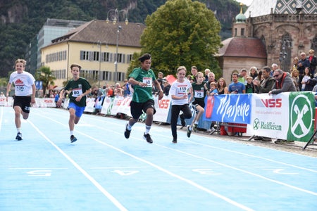 Das Finale des EuregioSprintChampion mit den besten jungen Athletinnen und Athleten aus allen Euregio-Ländern fand am 5. Oktober 2024 im Zentrum von Bozen statt. (Foto: VSS/Peter Grund)