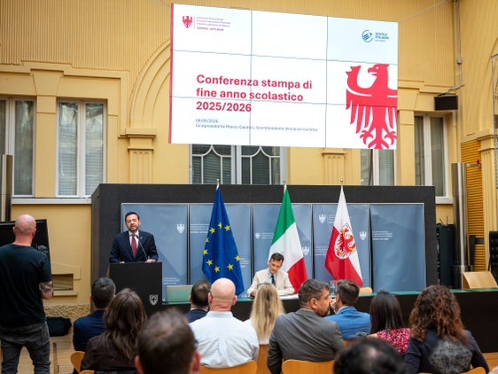 La Scuola italiana ha tracciato un bilancio dell’anno che sta volgendo al termine. I dati più significativi sono stati illustrati nel corso di una conferenza stampa a Palazzo Widmann dal vicepresidente e assessore all'Istruzione italiana Marco Galateo e dal sovrintendente scolastico Vincenzo Gullotta. (Foto: USP/Fabio Brucculeri)