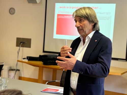Il nostro obiettivo è quello di fornire ai pazienti e alle pazienti la migliore assistenza possibile nel loro bacino d'utenza e di evitare i ricoveri ospedalieri quando non sono necessari, ha sottolineato l'assessore provinciale alla Prevenzione sanitaria e Salute Hubert Messner. (Foto: USP/Angelika Schrott)