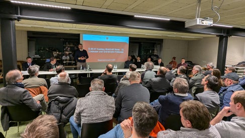 Landesrat Luis Walcher, Bürgermeister Martin Ausserdorfer und Landesrat Daniel Alfreider (v.l.n.r.) haben die Grünbrücke für mehr Sicherheit für Mensch und Tier in St. Lorenzen vorgestellt. (Foto: LPA/Ingo Dejaco)
