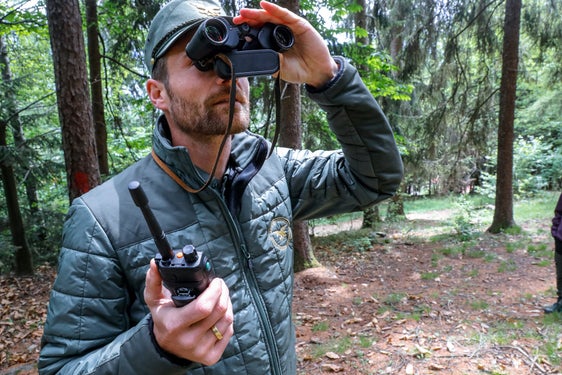 I collaboratori del Corpo forestale provinciale si occupano della cura e della tutela dei boschi, nonché della conservazione della flora e della fauna in Alto Adige. Il nuovo contratto di comparto garantisce loro stipendi e indennità più elevati e migliora le condizioni generali per lo svolgimento dei loro molteplici compiti nelle stazioni forestali. (Foto: USP/Oskar Verant)