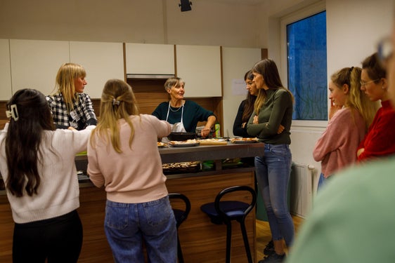 Laboratorio di cucina vegana e consigli sulla sostenibilità, sala giovani Perca 
(Foto: © 2022 jd bruneck vollleben)
