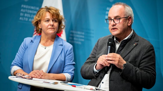 In Innichen ergänzt seit Mai eine neue Kita das Angebot der Kleinkindbetreuung. Bürgermeister Klaus Rainer berichtet über den Werdegang zur Umsetzung des Projektes. (Foto: LPA/Fabio Brucculeri)