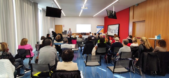 Un momento del corso di formazione svoltosi nell'aula magna della sede della Protezione Civile dell'Alto Adige (Foto: Agenzia per la Protezione Civile/Andreas Simmerle)