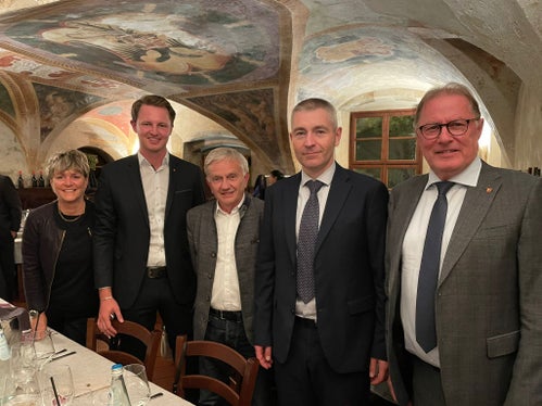 Da sin.: Segretario Generale dell'Euregio, Marilena Defrancesco, l'assessore comunale Peter Natter, il presidente del Consiglio provinciale di Trento, Walter Kaswalder ed i sindaci di Arco, Alessandro Betta, ed Hall, Christian Margreiter (Foto: Euregio)