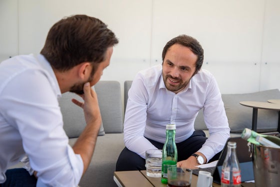 L'assessore provinciale Schuschnig ha dichiarato a Achammer che l’Alto Adige è una regione modello orientata all’innovazione e al cambiamento (Foto: Regione della Carinzia / Florian Taltavull) 