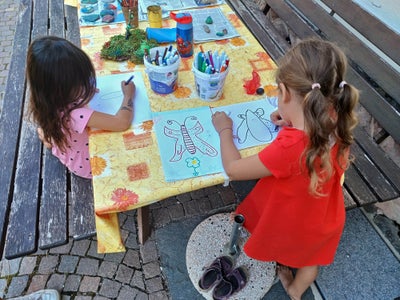 Im Sommer 2023 wurden wieder zahlreiche Angebote der Sommerbetreuung organisiert. Landesrätin Deeg zieht am 4. September Bilanz über die Sommerbetreuung 2023. (Foto: LPA/Greta Stuefer)