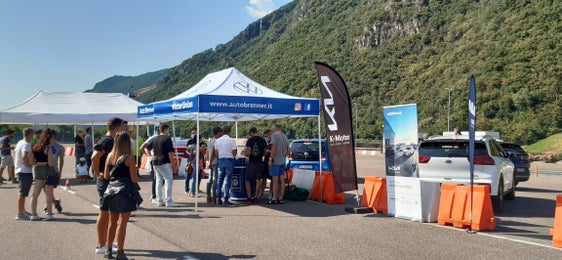 Rund 300 Besucher haben am E-Drive Day am Sonntag in Pfatten teilgenommen. (Foto: LPA/STA/Perathoner/Stefenelli)