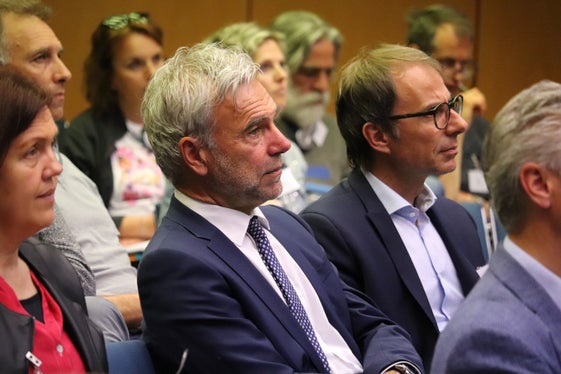 Bewohnte Gebiete gilt es zu schützen: Bevölkerungsschutzlandesrat Arnold Schuler und Ressortdirektor und Direktor der Agentur für Bevölkerungsschutz Klaus Unterweger (Foto: LPA/Maja Clara)