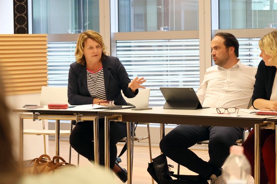 Landesrätin Rosmarie Pamer und Landesrat Achammer und die zuständigen Ämter der Landesverwaltung arbeiten derzeit intensiv daran, das Sommerbetreuungsangebot in Südtirol flächendeckend auszubauen. (Foto: LPA/Carmen Kollmann)