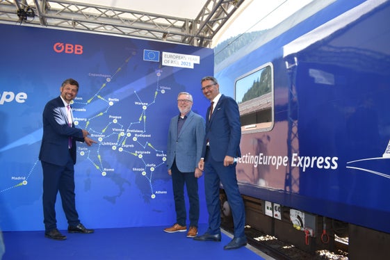 Arrivati ​​al Brennero con il CEE: assessore Alfreider, ScanMed Corridor Coordinator Cox ed il presidente Kompatscher (Foto: ASP/ Angelika Schrott) 