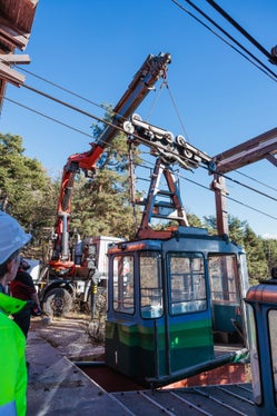 Sono in corso i lavori di smantellamento della vecchia funivia di San Genesio. (Foto: USP/Ivan Brentegani)