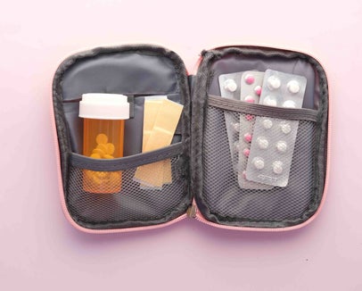 Das Gesundheitsressort rät dazu, Medikamente auf Reisen vor Hitze zu schützen. Wer unsicher ist, wie ein bestimmtes Arzneimittel gelagert werden soll, kann sich an die Apotheke wenden. (Foto: Pexels. Das Foto darf nur in Zusammenhang mit dieser Pressemitteilung verwendet werden.)