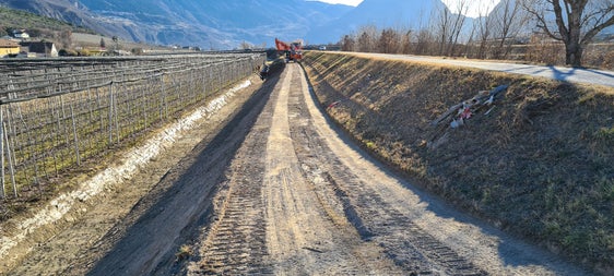 Das Amt für Wildbachverbauung Süd in der Agentur für Bevölkerungsschutz hat den Damm auf der orografisch linken Seite der Etsch in den Gemeinden Auer und Pfatten verstärkt. (Foto: LPA/Amt für Wildbachverbauung Süd in der Agentur für Bevölkerungsschutz)