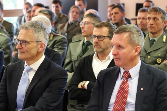 “Gli agenti forestali hanno il compito di bilanciare l'utilizzo e la protezione degli habitat, così l'assessore provinciale alle Foreste Luis Walcher (a destra) e il direttore della Ripartizione Foreste della Provincia Günther Unterthiner. (Foto: USP/Maja Clara)