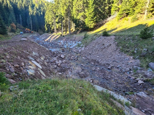 Im Osterbach hat die Wildbachverbauung die Ufermauern aus Zyklopensteinen oberhalb der bestehenden Wasserfassung der Gemeinde Ritten auf einer Länge von insgesamt circa 300 Metern wieder instandgesetzt. (Foto: LPA/Landesamt für Wildbach- und Lawinenverbauung Nord)