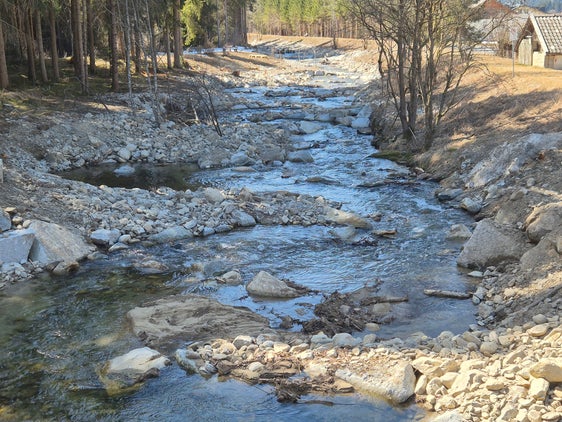 Das Amt für Wildbach- und Lawinenverbauung Ost in der Agentur für Bevölkerungsschutz hat die Arbeiten zur Revitalisierung des Pidigbachs (Gsieserbachs) abgeschlossen und das Flussbett naturnäher gestaltet. (Foto: LPA/Amt für Wildbach- und Lawinenverbauung Ost in der Agentur für Bevölkerungsschutz)