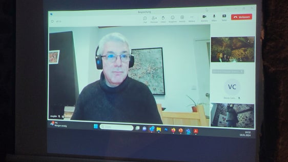 Das Neue Europäische Bauhaus fördere eine nachhaltige und gemeinschaftliche Zukunft, indem es Wissenschaft, Technologie, Kunst und Kultur vereine, erklärte per Videozuschaltung Alessandro Rancati. (Foto: Euregio/Armin Gluderer)