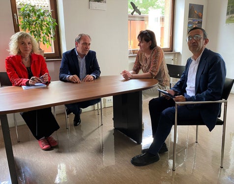Un momento della visita a Laives. Nella foto (da sinistra) Cinzia Gobbato, l'assessore Vettorato, Alberta Stenico e il direttore di Dipartimento Antonio Lampis (Foto: ASP)