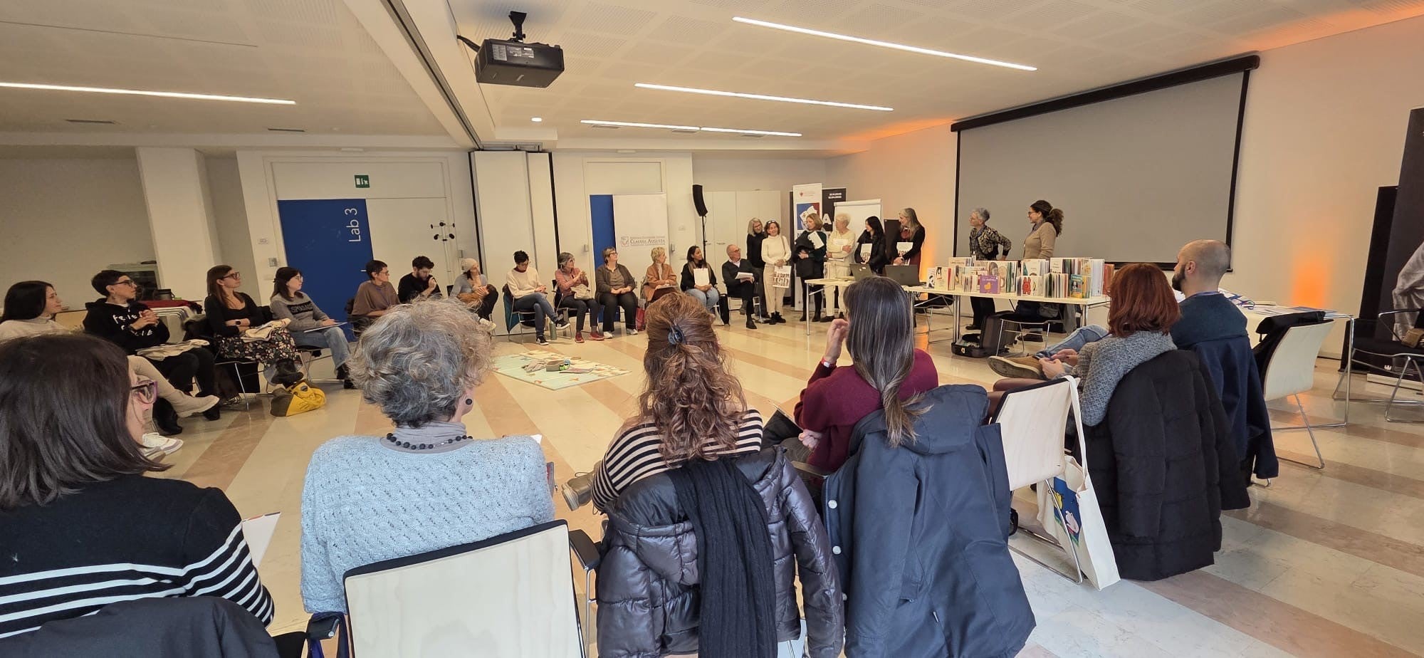 Abschluss der Nati per Leggere-Woche mit einem Fortbildungskurs für 27 Mitarbeitende und Freiwillige. (Foto: LPA)