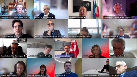  Der heutige Austausch zum Thema Lichtverschmutzung zwischen LH Kompatscher und LR Vettorato und mit Wirtschafts-, Sozial- und Umweltorganisationen (Foto: LPA/jw)