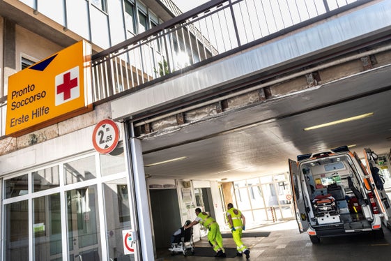  Bilanz zwei Jahre nach Einführung des Ambulatoriums für Grundversorgung am Krankenhaus Bozen: Die Wartezeiten in der Notaufnahme haben sich - trotz Corona-Pandemie - deutlich verkürzt. (Foto: LPA/Ivo Corrà) 