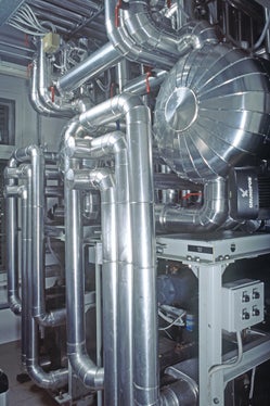 Besonderes Augenmerk gilt bei Austausch der Kühlanlage auch der Energieeffizienz und der Umweltverträglichkeit. Zum Einsatz kommen Kältemittel mit geringer Umweltbelastung, Inverter‑Regelsysteme sowie ein modernes digitales System zur laufenden Überwachung und Steuerung der Anlage. (Foto: Südtiroler Archäologiemuseum)