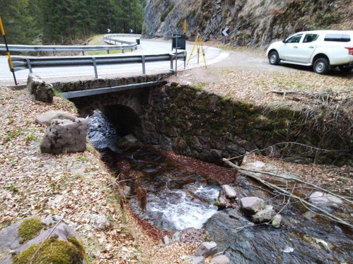 Ein Teil der Sicherungsmaßnahmen betrifft auch die Verstärkung der Brücke über dem Wallertsbach. (Foto: LPA/Abteilung Tiefbau)