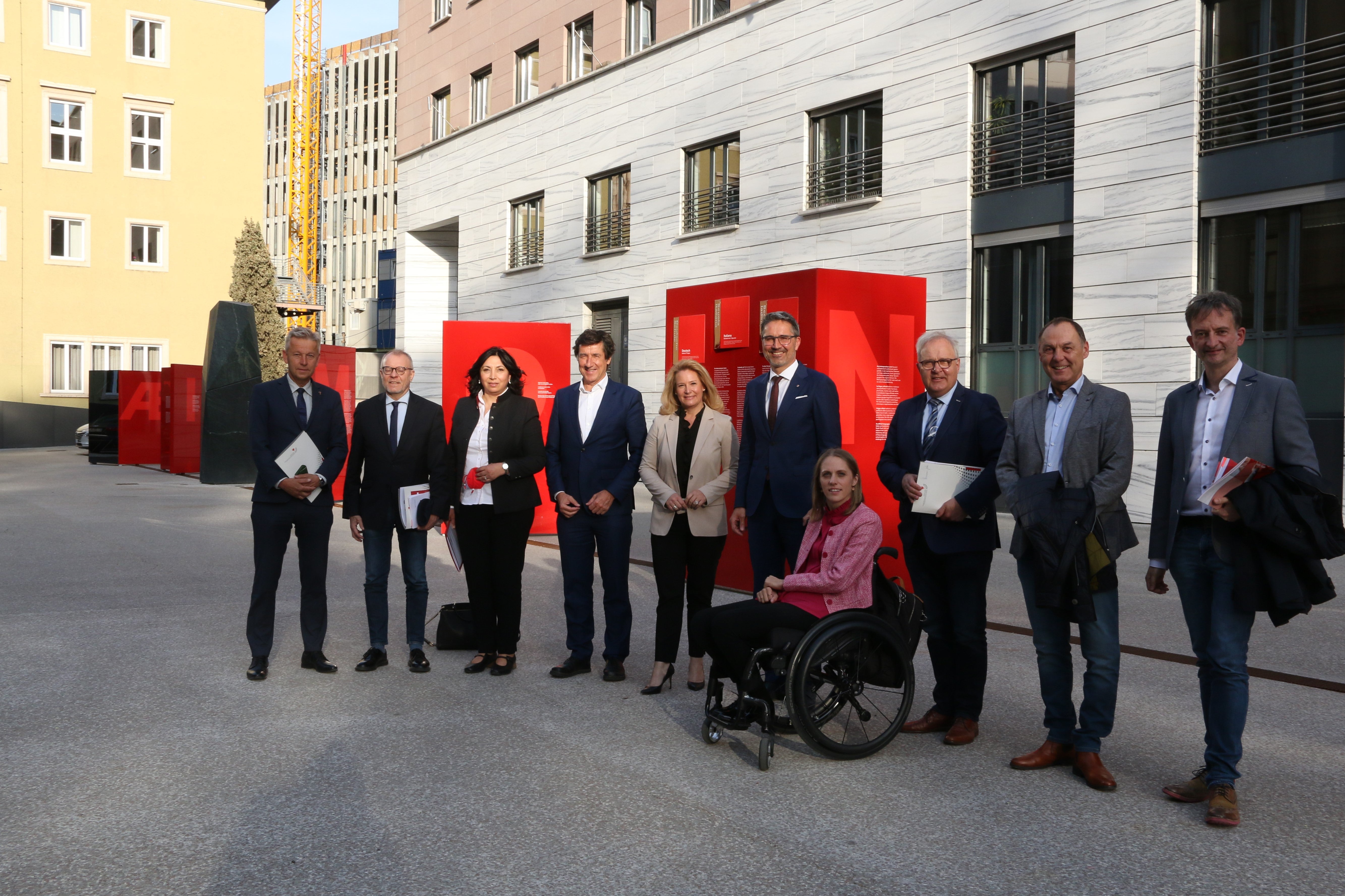La questione dell'Autonomia oggi (11 aprile) al centro dell'incontro tra il presidente della Provincia Kompatscher e una delegazione della Sottocommissione per l'Alto Adige del Parlamento austriaco (Foto:ASP/Guido Steinegger) 