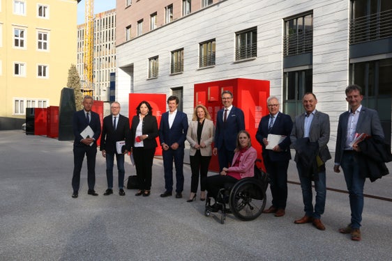 La questione dell'Autonomia oggi (11 aprile) al centro dell'incontro tra il presidente della Provincia Kompatscher e una delegazione della Sottocommissione per l'Alto Adige del Parlamento austriaco (Foto:ASP/Guido Steinegger) 