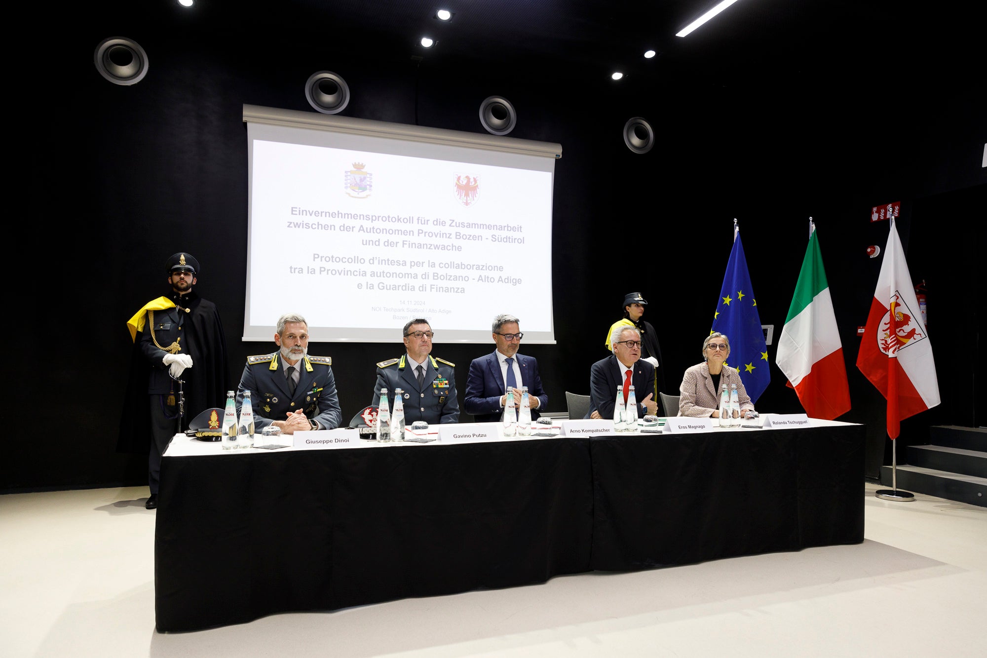 Siglato ieri, al NOI Techpark, il protocollo d'intesa tra la Provincia autonoma di Bolzano e la Guardia di Finanza sui controlli per i benefici per il diritto allo studio universitario (Foto: USP/Tiberio Sorvillo)