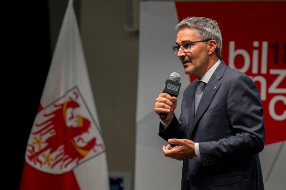 #Vorangehen: Landeshauptmann Arno Kompatscher (Foto: LPA/Manuela Tessaro)