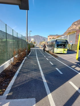 Gli investimenti per la mobilità ciclistica sono stati fatti e sono in corso in tutta la provincia, dalla Val Venosta alla Val Sarentino, fino alla Bassa Atesina. (Foto: USP/Dipartimento Infrastrutture e Mobilità)