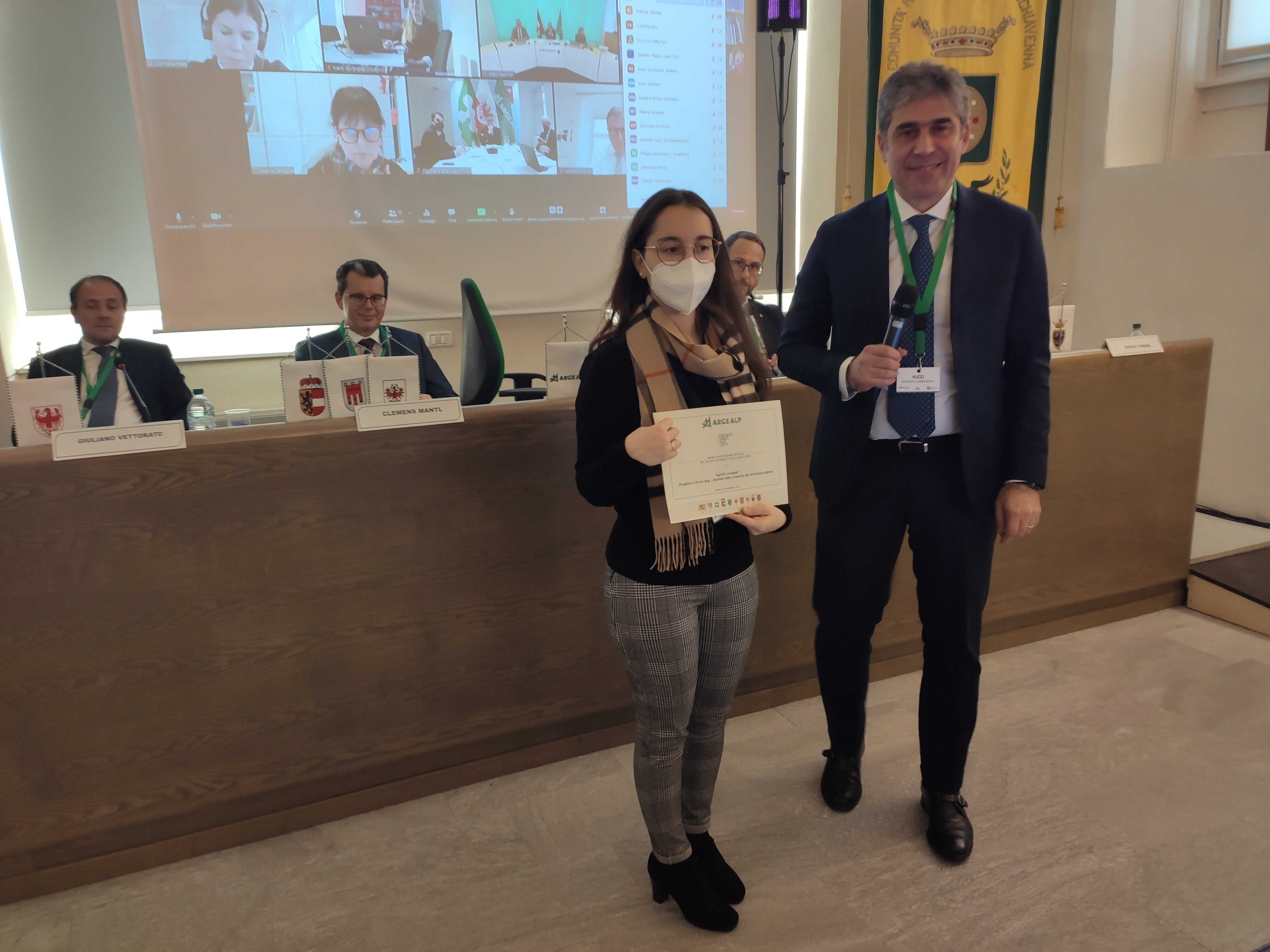 Den dritten Platz, der ebenfalls mit 5000 Euro dotiert ist, sicherte sich Ingrid Livraghi aus der Lombardei mit Cicero Bag - Gemeinsam die Alpen entdecken.  (Foto: Region Lombardei)