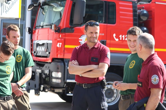 Willkommen in den Reihen der Berufsfeuerwehr (Foto: LPA/Maja Clara)