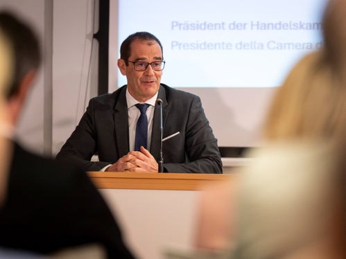 Gesunde und aktive Menschen sind leistungsfähiger, stressresistenter, zufriedener und fehlen weniger oft, was sich auf den Unternehmenserfolg auswirken kann, sagt der Generalsekretär der Handelskammer Bozen, Alfred Aberer. (Foto: LPA/Fabio Brucculeri)