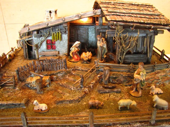 Nel centro visite del Parco Naturale Puez-Odle in Val di Funes è possibile prendere parte alla mostra di presepi allestita durante il periodo natalizio (ASP/Ufficio provinciale per la natura)