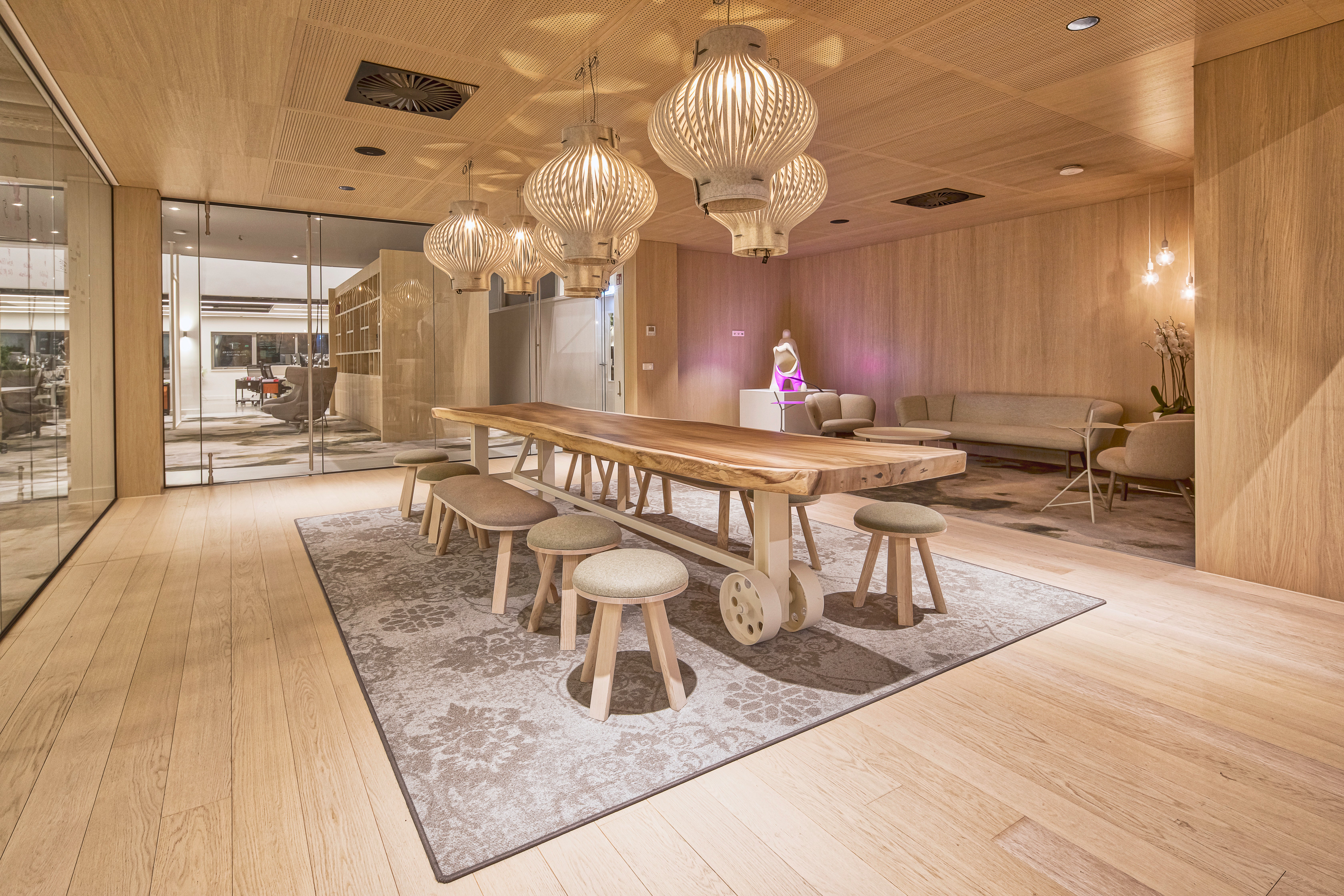 Oak - Oak meeting room - meeting room - Shinnoki - Cabbani - veneer floor - veneer - parquet - oak parquet - Parky