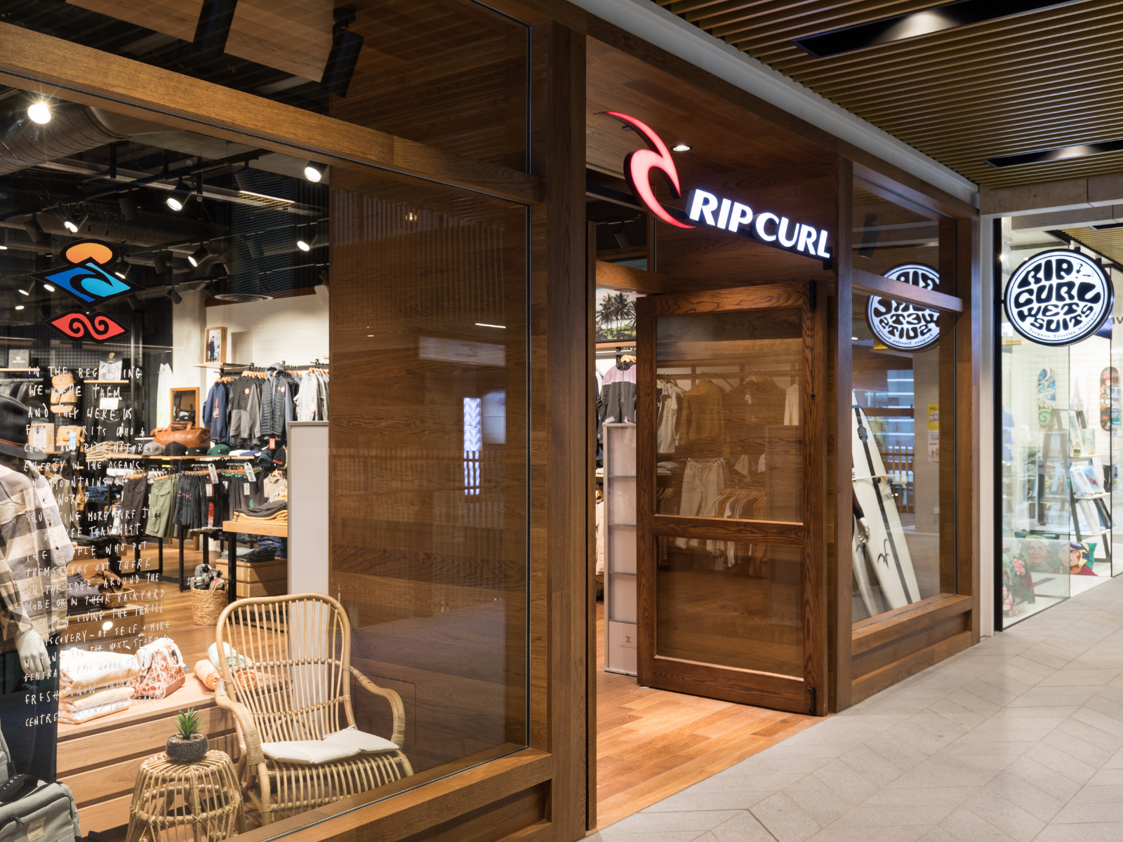 rip curl - veneer floor - wooden floor - shop - shop floor