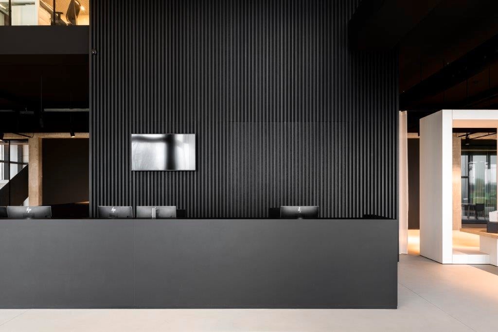 astrata - astrata slats - astrata dark slats - black slats - linum europe - reception desk