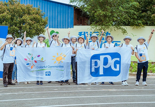 Team of PPG employees taking part in Colorful Communities project