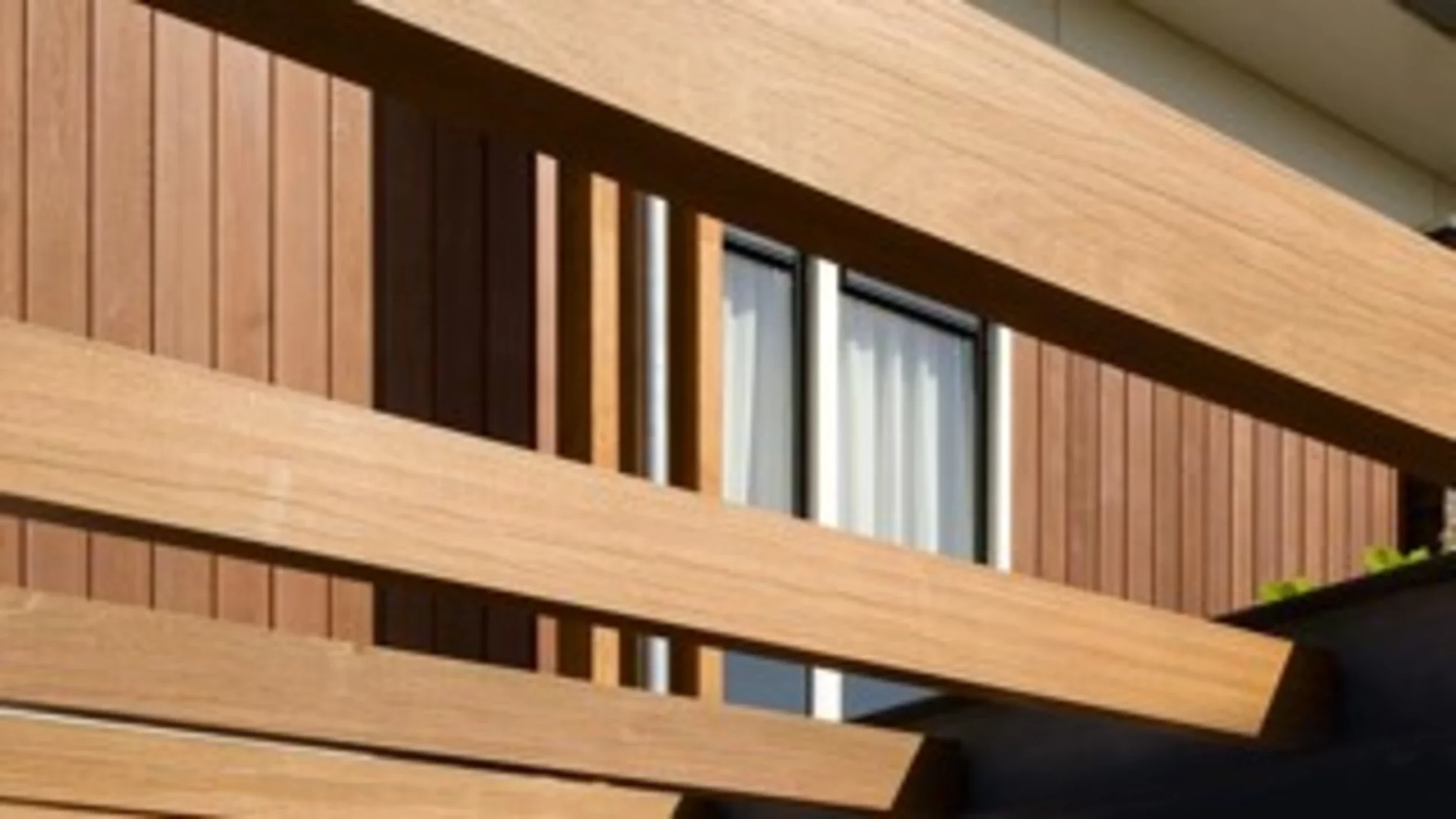 Een close-up van een balkon