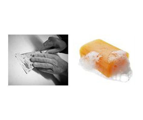 Detailní záběr na mytí rukou