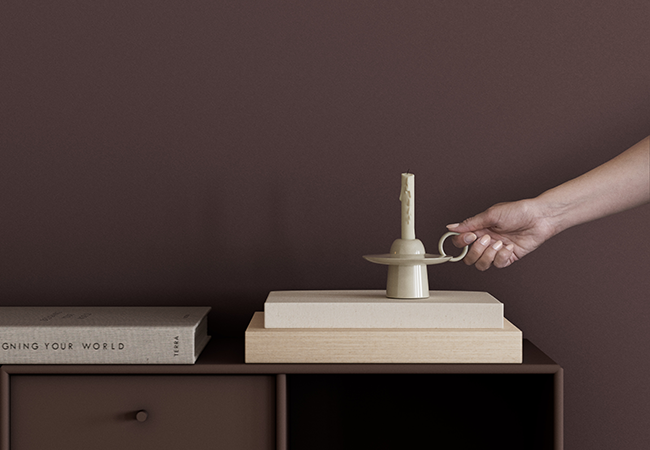 Kleur van het Jaar 2025 met kandelaar