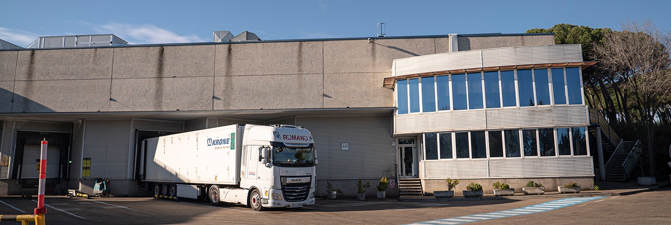 Each day, PPG products are transported by land, sea and air around the world. Internal experts, mandatory practices and effective processes help minimize the environmental impact of transportation.