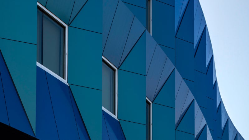 Unlock the aesthetics of architectural metals with cutting-edge metal coatings and polychromatic pigments: the Dayton Children’s Hospital case study.