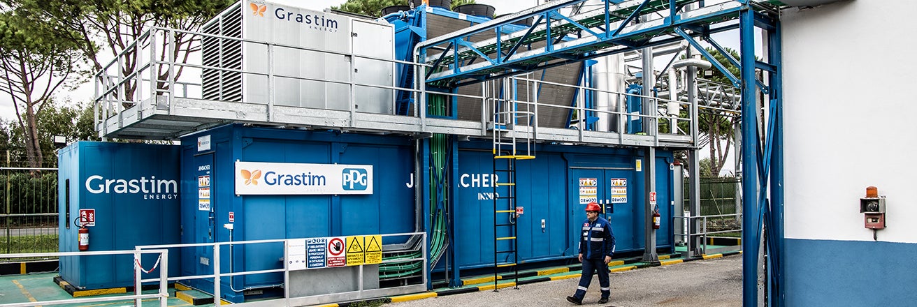 PPG employee on energy site wearing full PPE