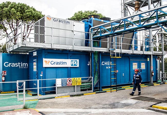 PPG employee on energy site wearing full PPE