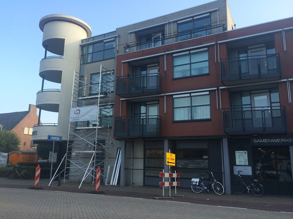 Een gebouw met een wenteltrap