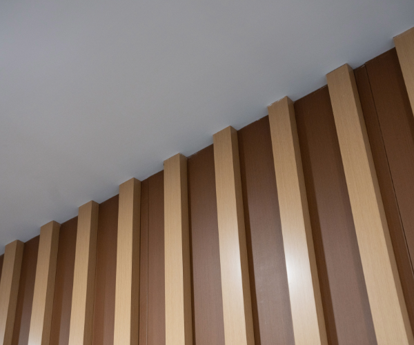 Wood wall coating effect - light and dark alternating panels